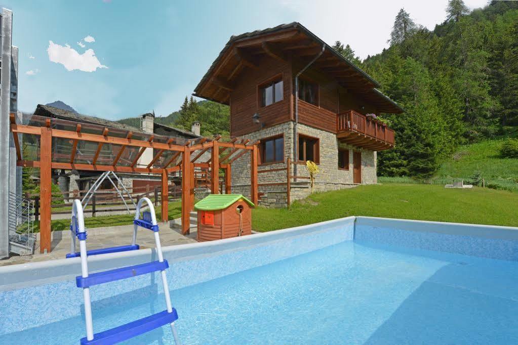 Hotel Le Petit Abri Champoluc Exterior foto